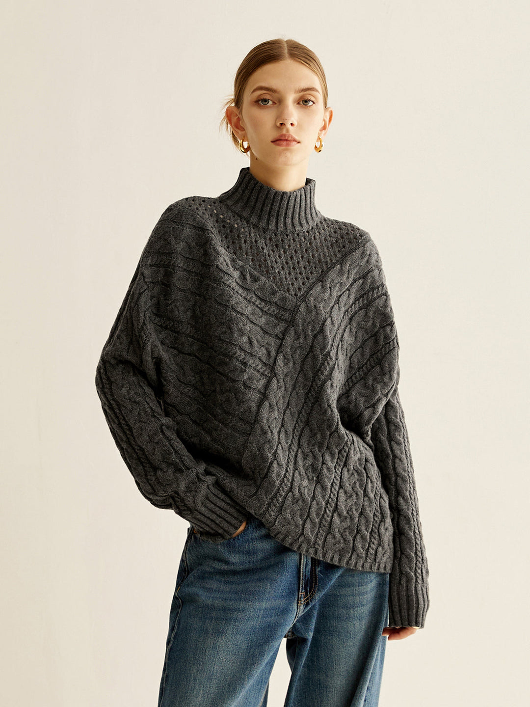 Pull à col montant asymétrique
