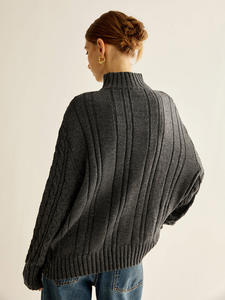 Pull à col montant asymétrique
