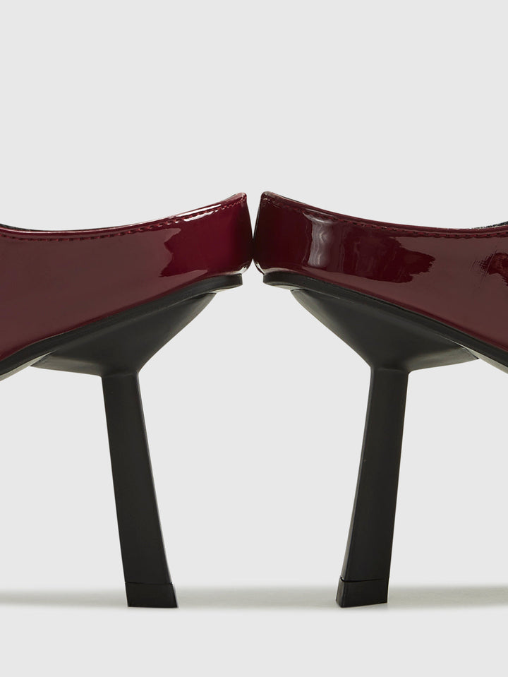 Chaussures à talons hauts à bout pointu et bride arrière