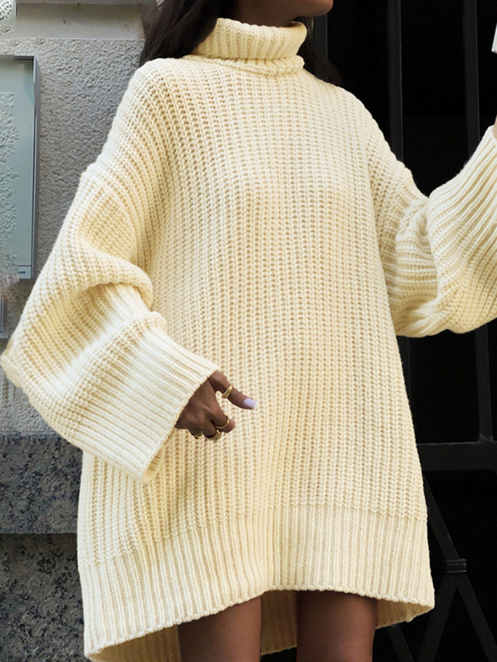 Robe Pull Courte à Col Roulé Minimaliste