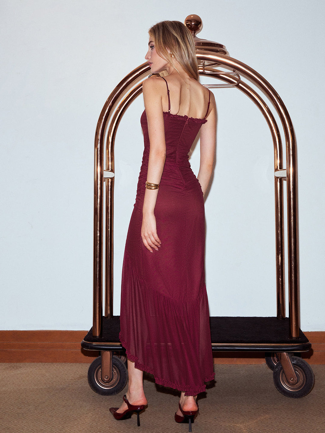 Robe Patineuse en Dentelle avec Panneaux Plissés
