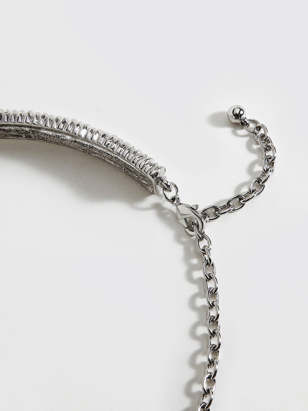 Choker torsadé en métal rétro