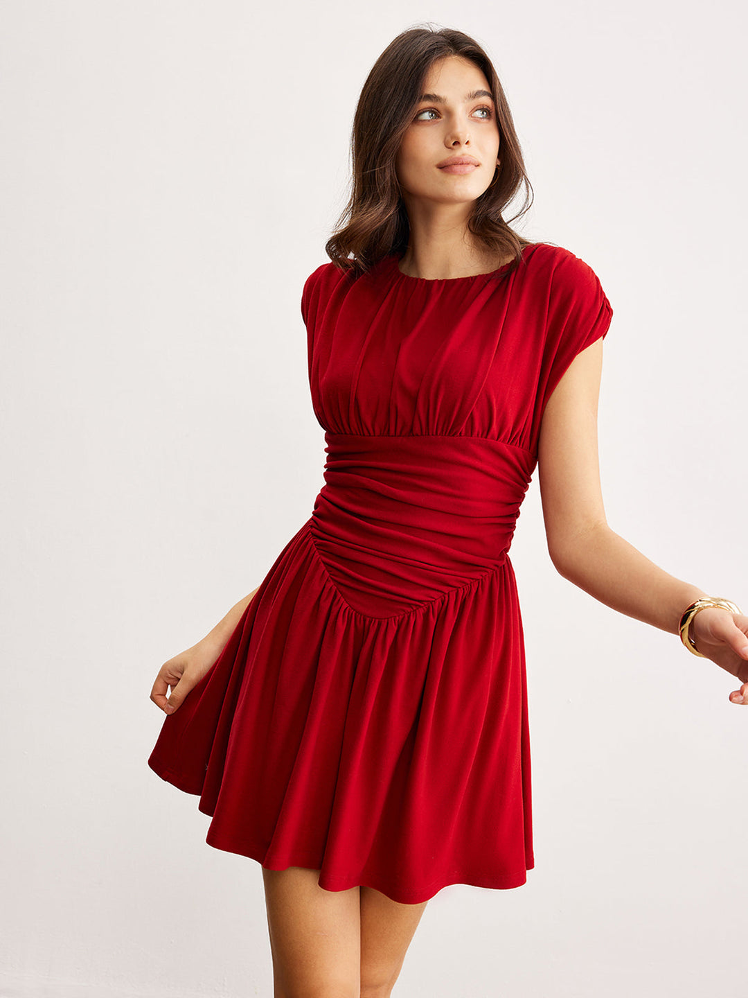 Robe élégante à volants plissés