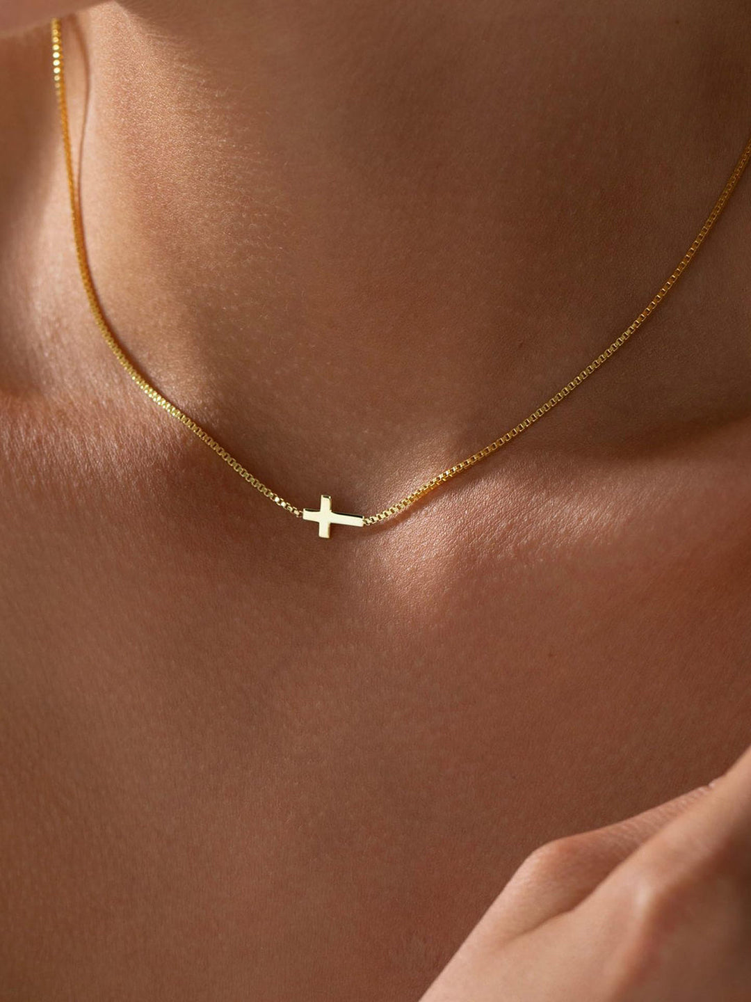 Collier avec pendentif mini croix