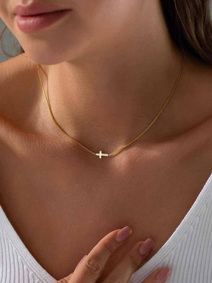 Collier avec pendentif mini croix