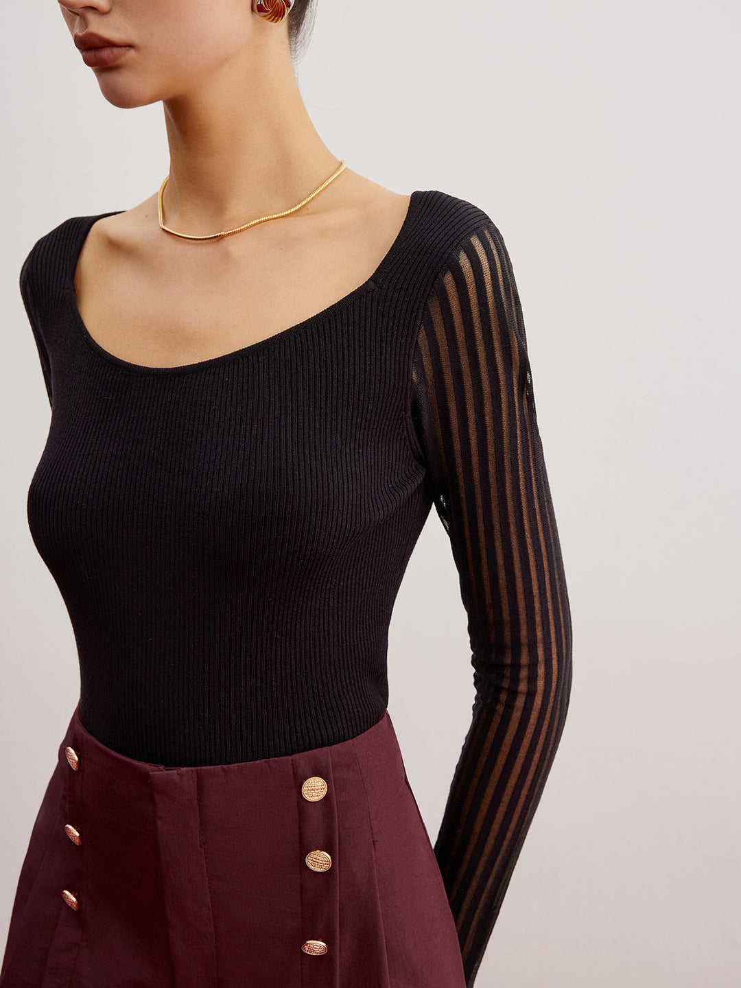 Pull en maille côtelée avec manches transparentes