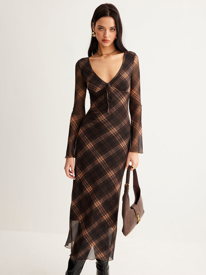 Robe en maille à manches cloche semi-transparente à carreaux