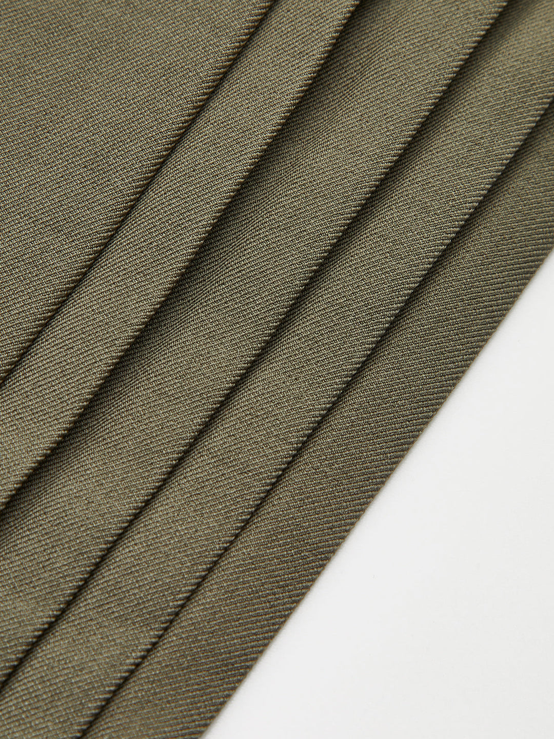 Pantalon large à plis latéraux