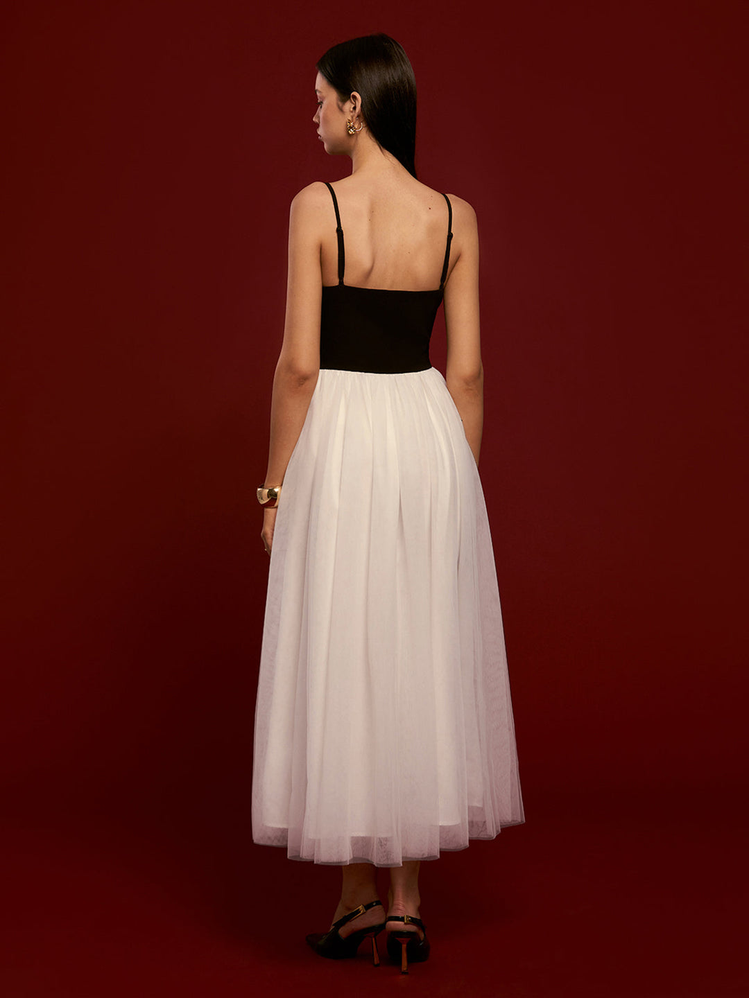 Robe mi-mollet en résille bicolore