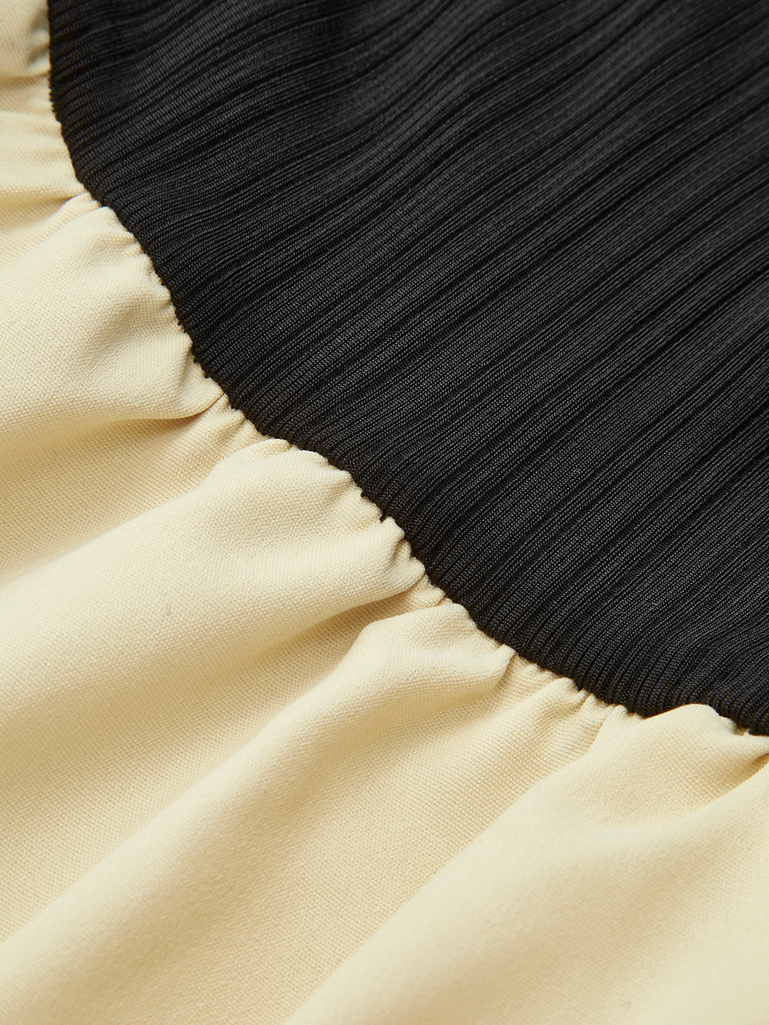 Robe Courte à Panneau de Taille Bud
