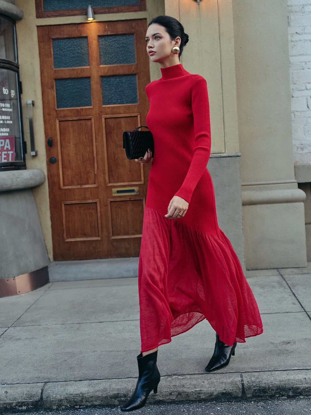 Robe pull à col montant et empiècements plissés
