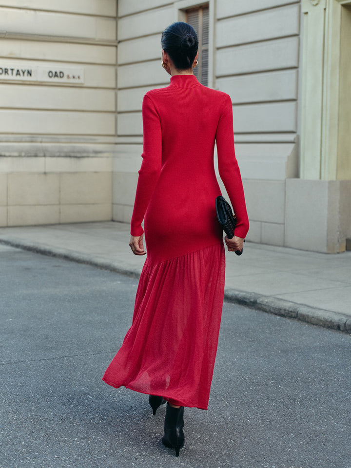 Robe pull à col montant et empiècements plissés