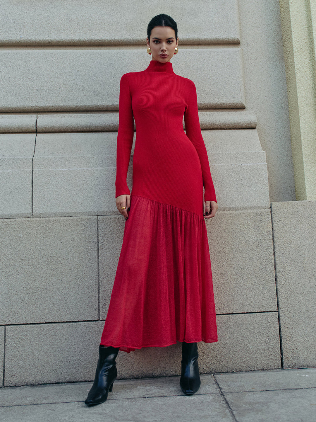 Robe pull à col montant et empiècements plissés