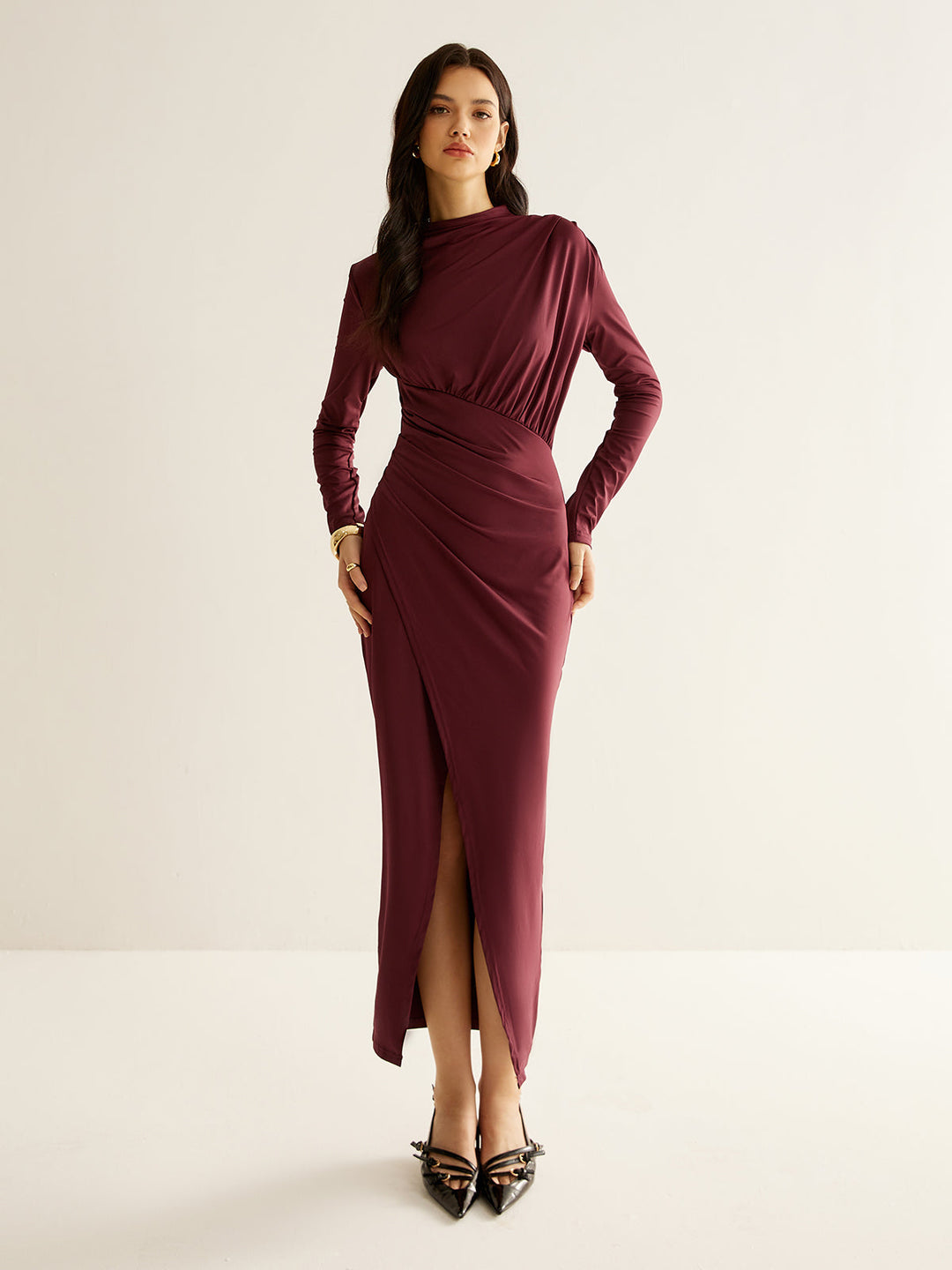 Robe élégante plissée fendue