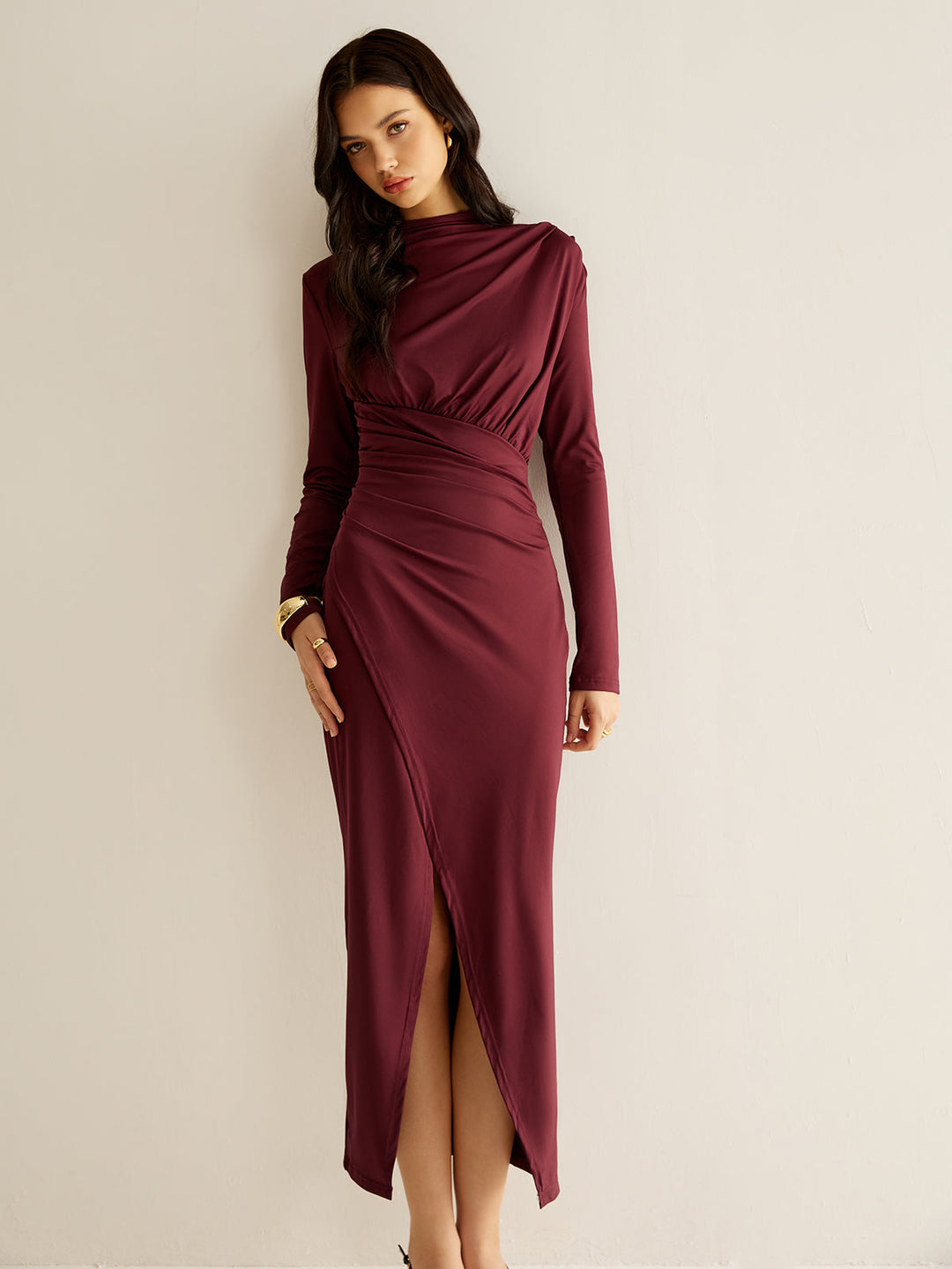 Robe élégante plissée fendue