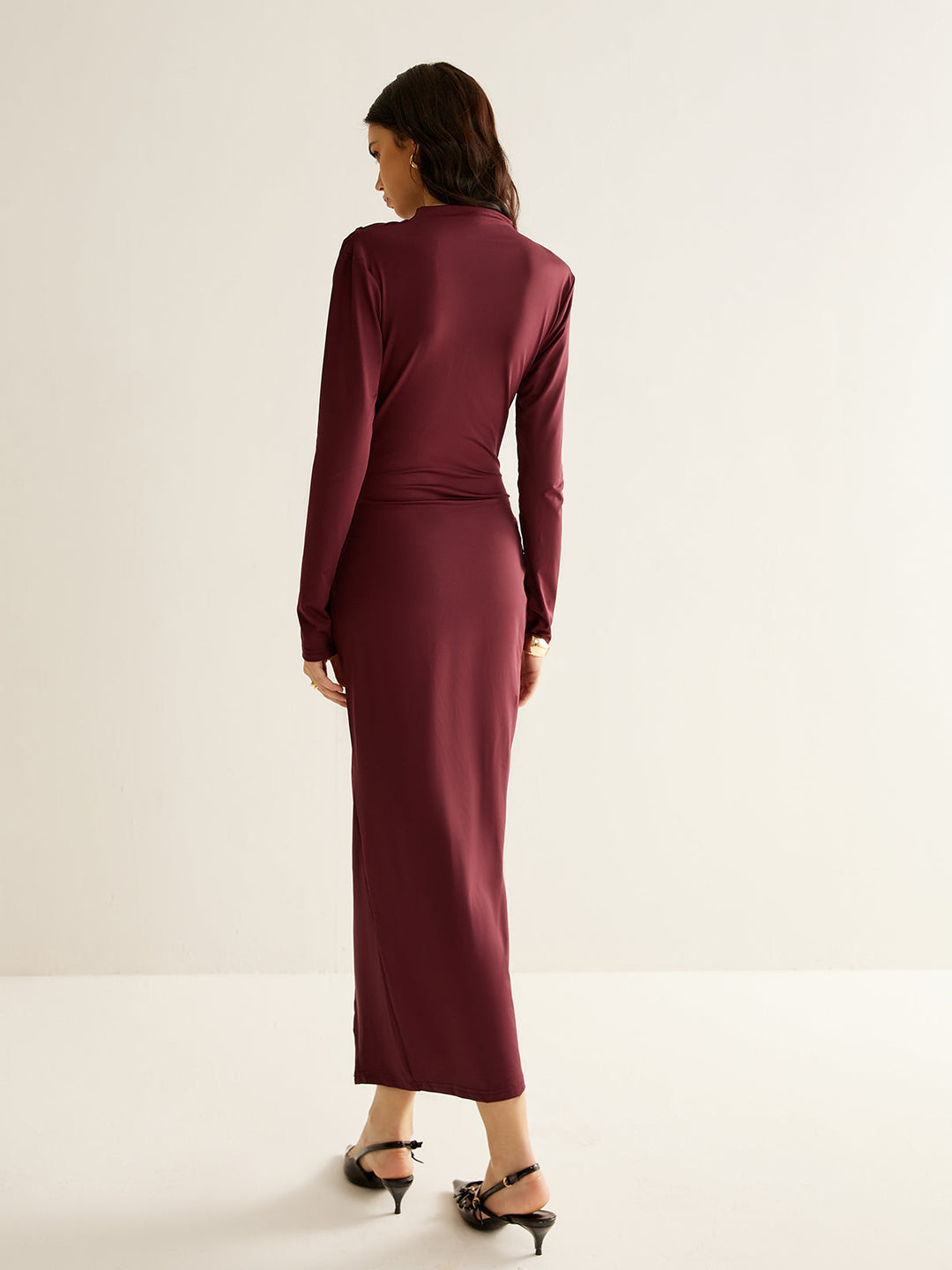 Robe élégante plissée fendue