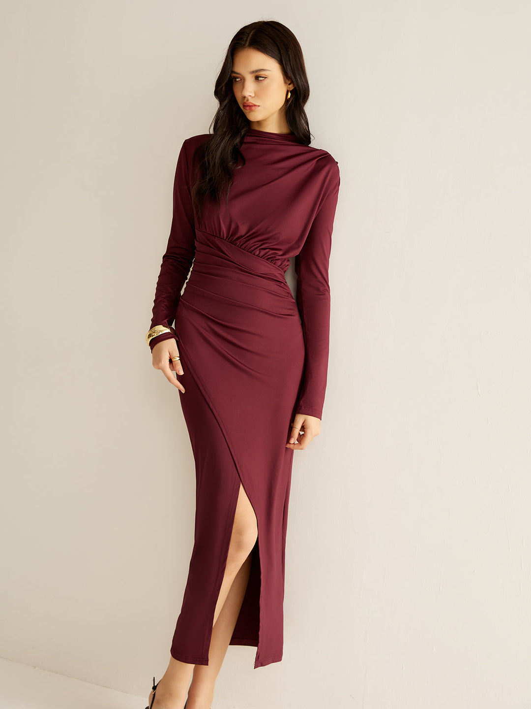 Robe élégante plissée fendue