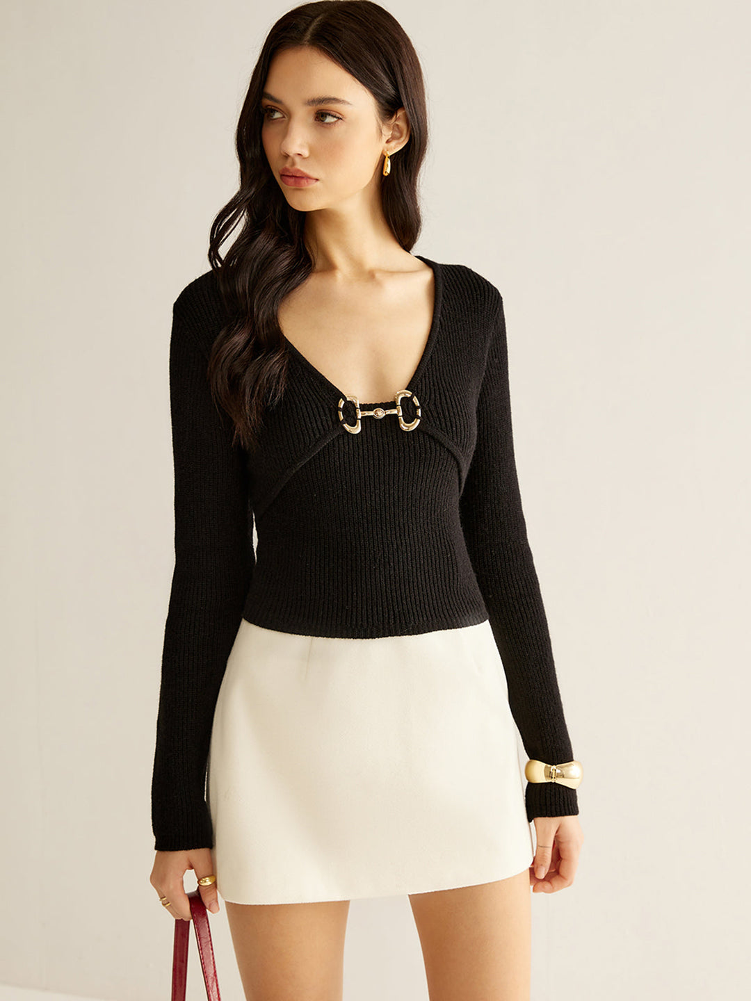 Pull en maille à col en V avec détails métalliques