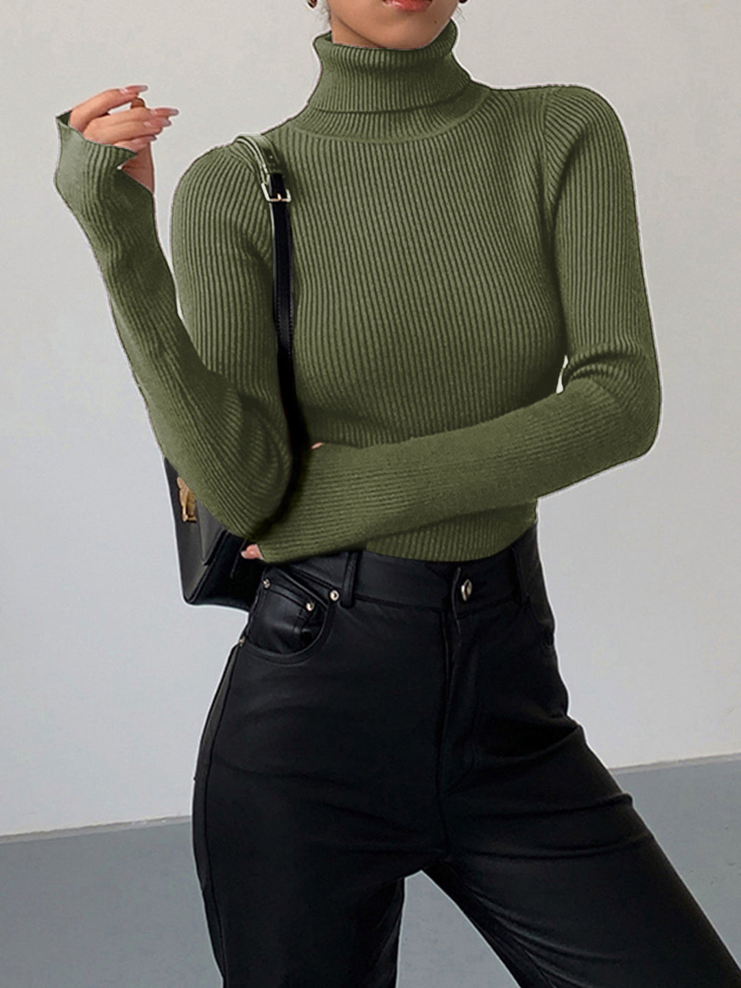 Haut en tricot ajusté à col roulé minimaliste