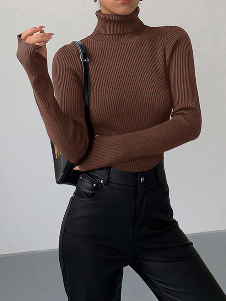 Haut en tricot ajusté à col roulé minimaliste
