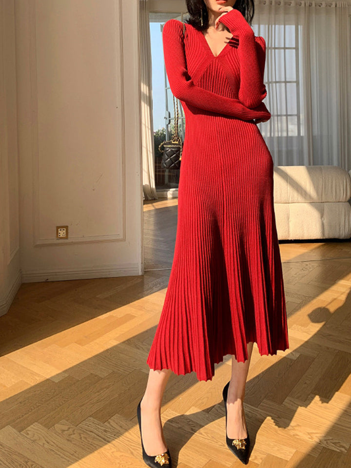 Robe Plissée Élégante à Col en V