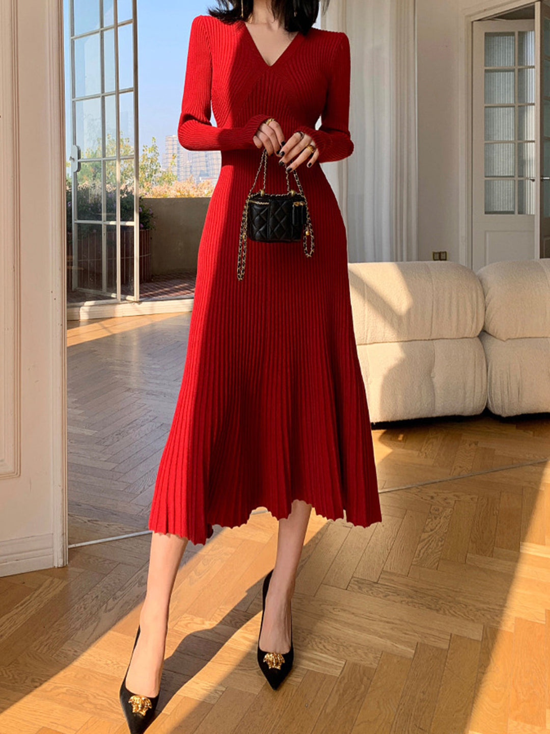 Robe Plissée Élégante à Col en V