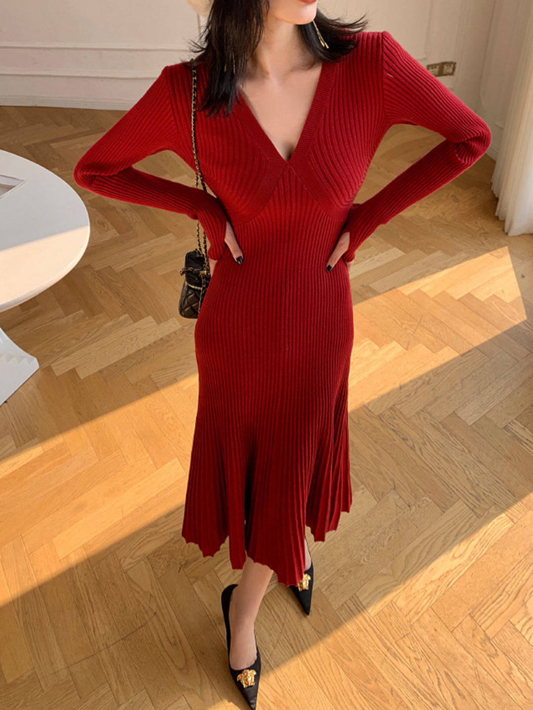Robe Plissée Élégante à Col en V