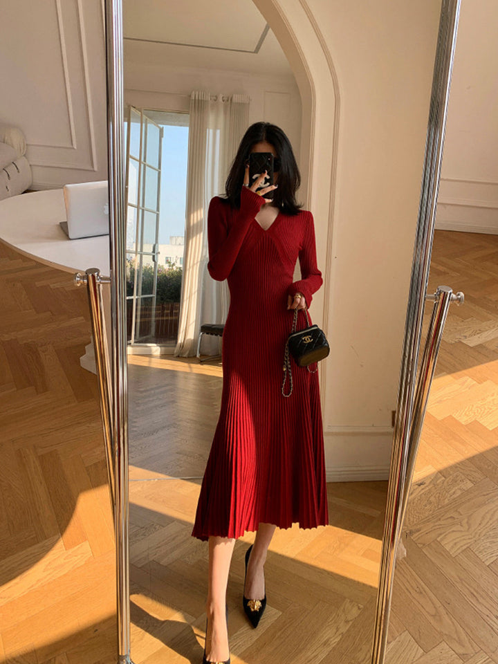 Robe Plissée Élégante à Col en V