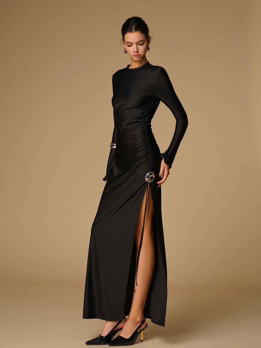 Robe Longue plissée fendue en métal