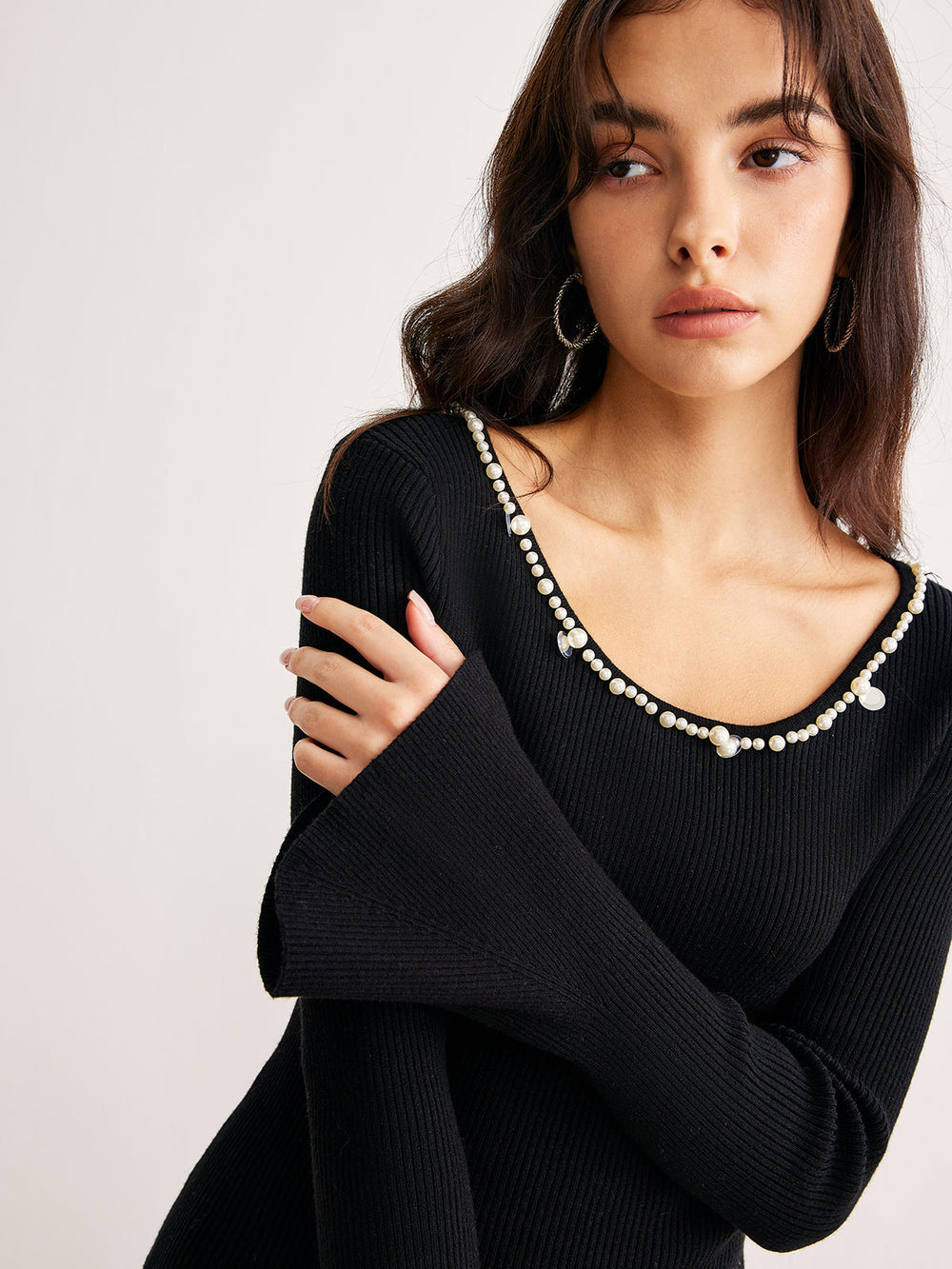 Pull ajusté à manches cloche avec perles
