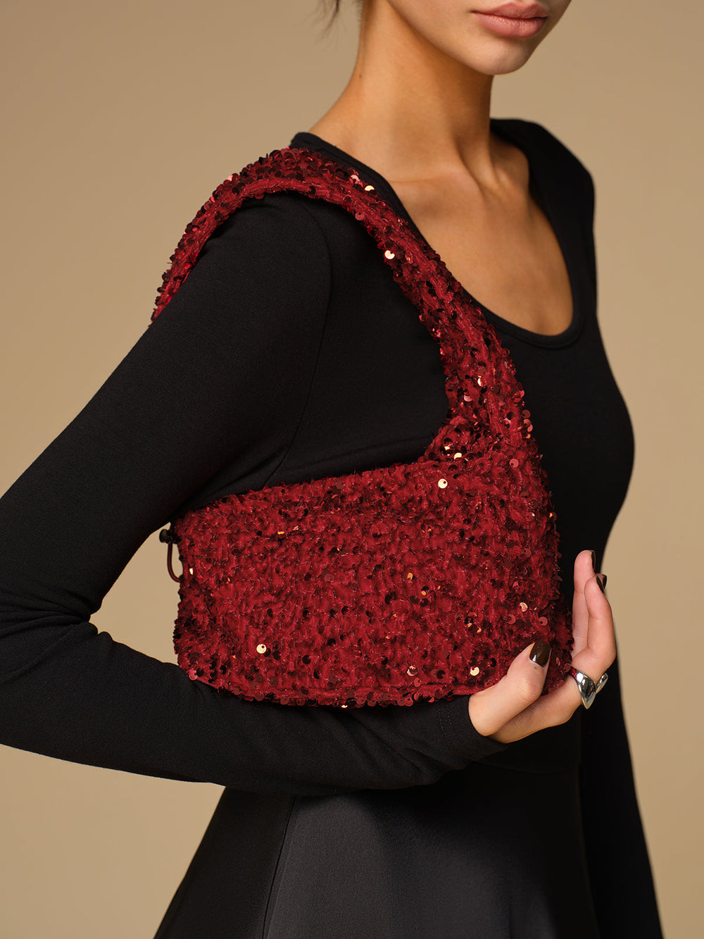 Sac d'aisselle en velours à cordon de sequins