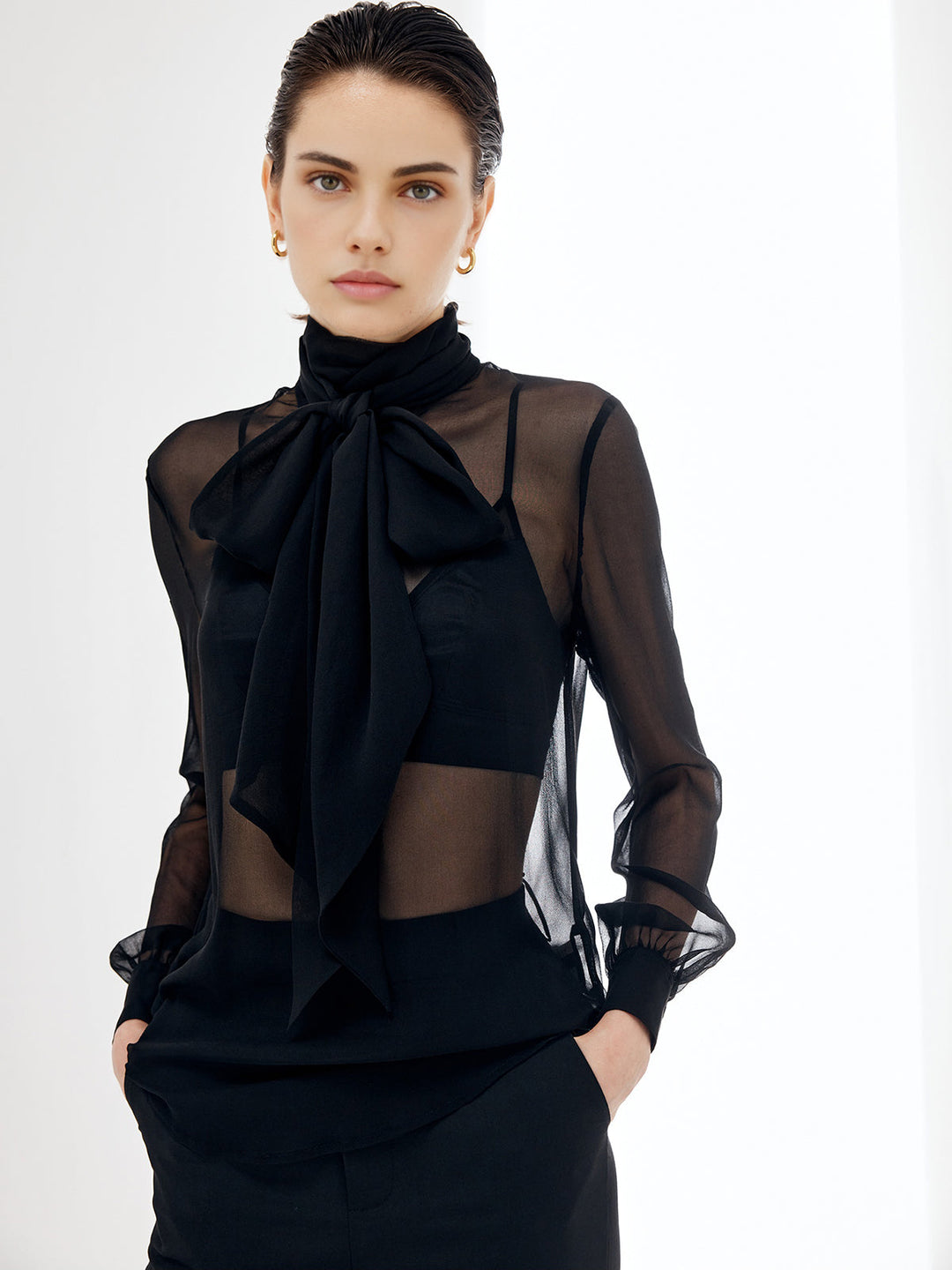 Blouse en mousseline à nœud transparent
