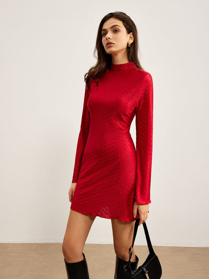 Robe à col montant texturée