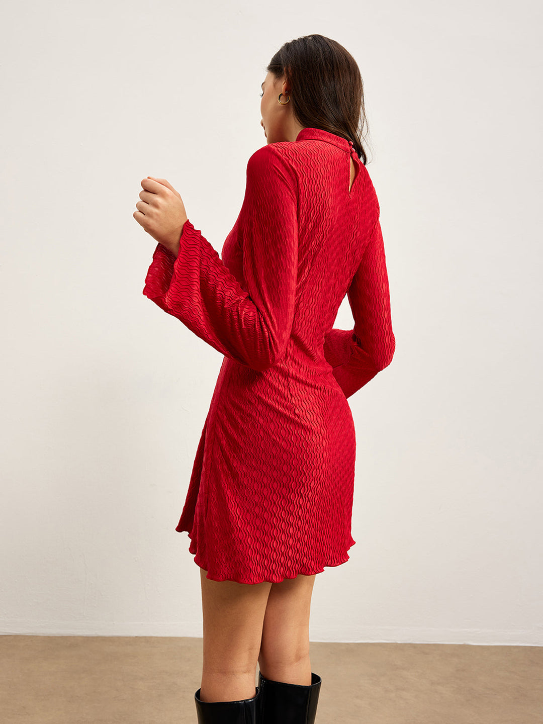Robe à col montant texturée