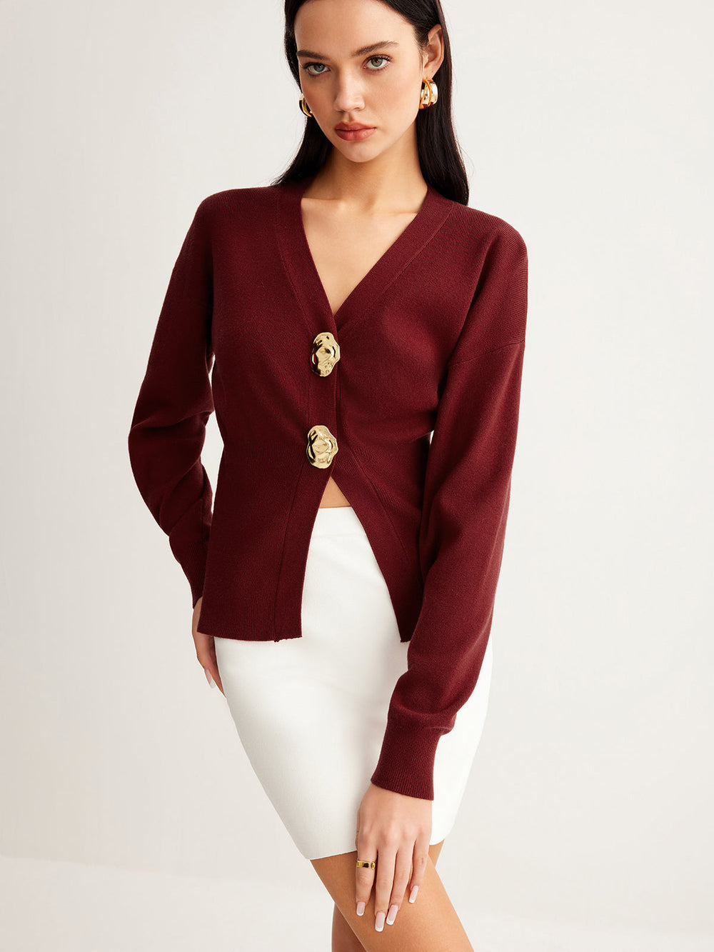 Pull coupe courte en tricot avec boutons métalliques fendus