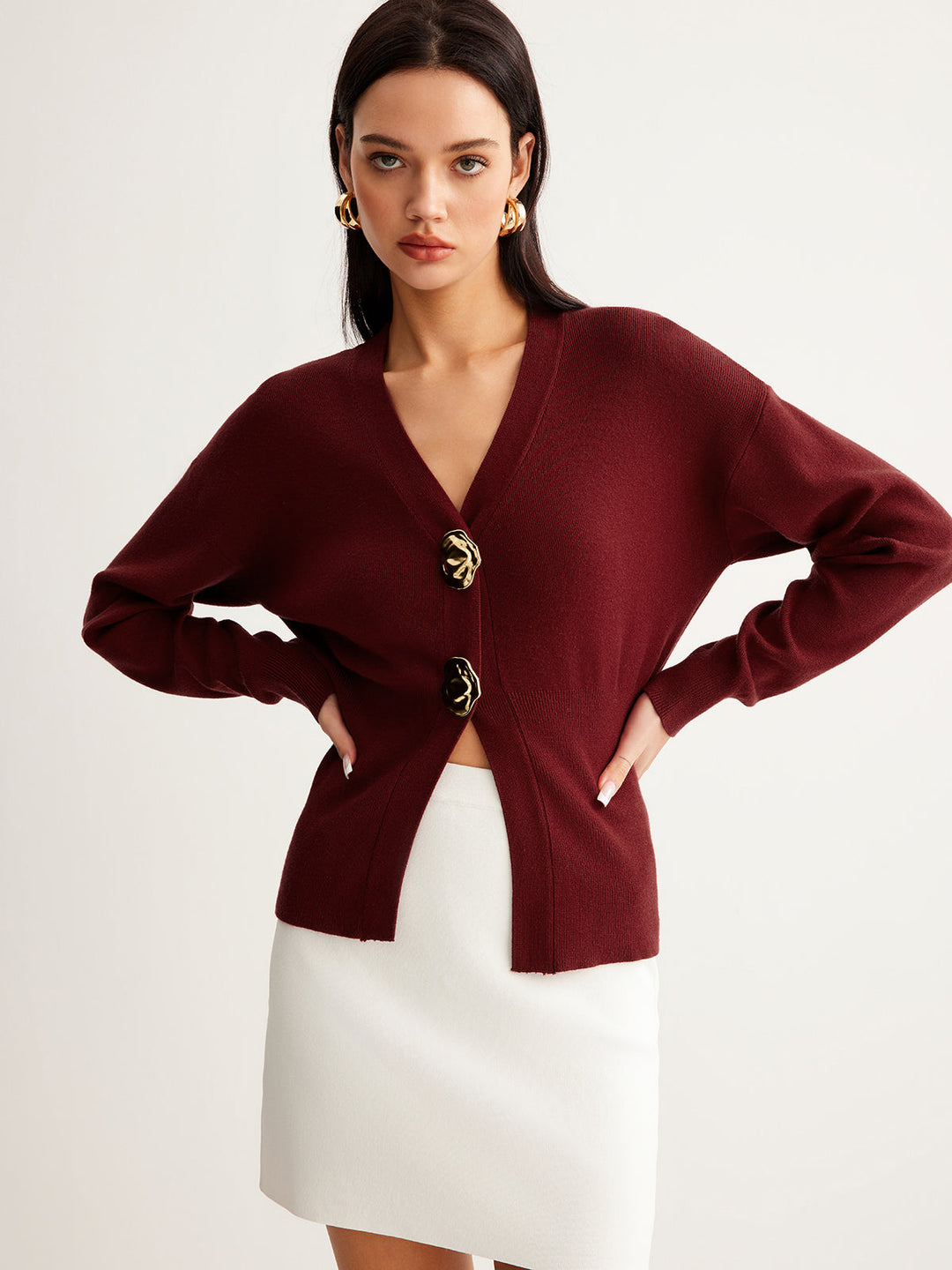 Pull coupe courte en tricot avec boutons métalliques fendus