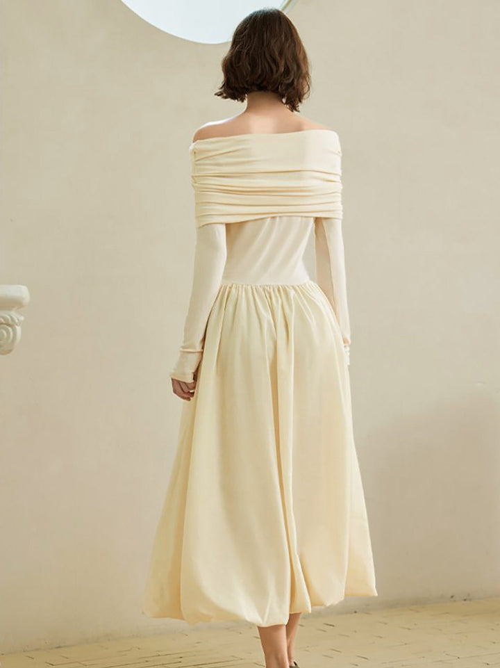 Robe en tricot plissée à la taille, épaules dénudées