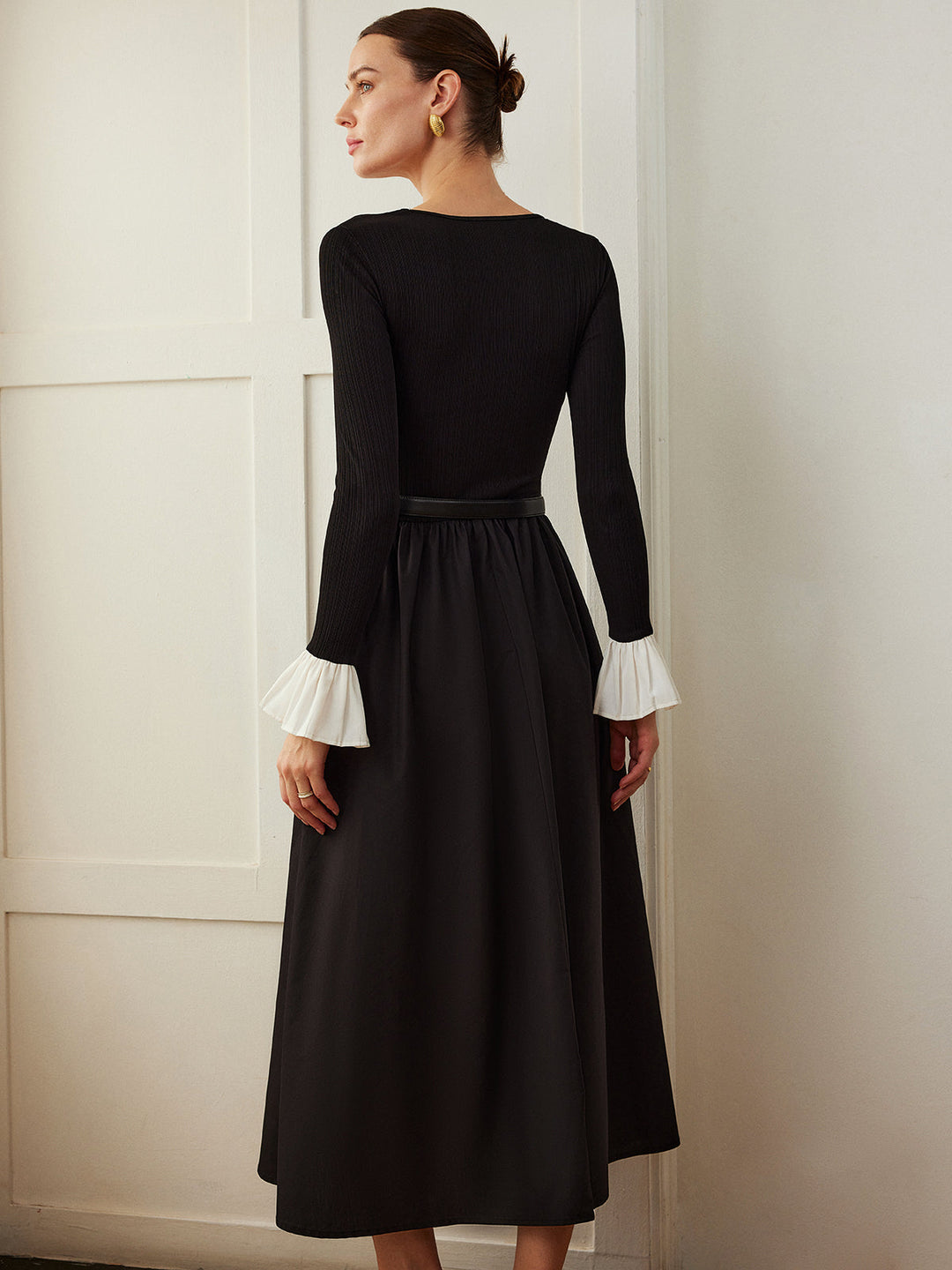 Robe à poches à panneaux avec poignets volantés sans ceinture