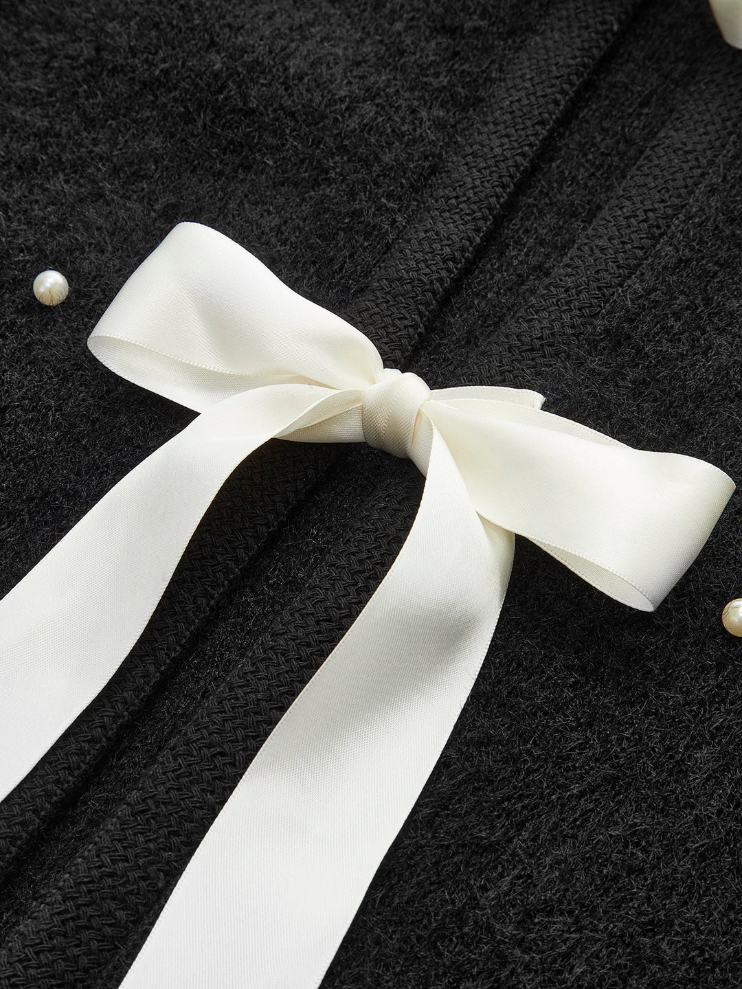 Haut en tricot avec nœud décoratif en perles