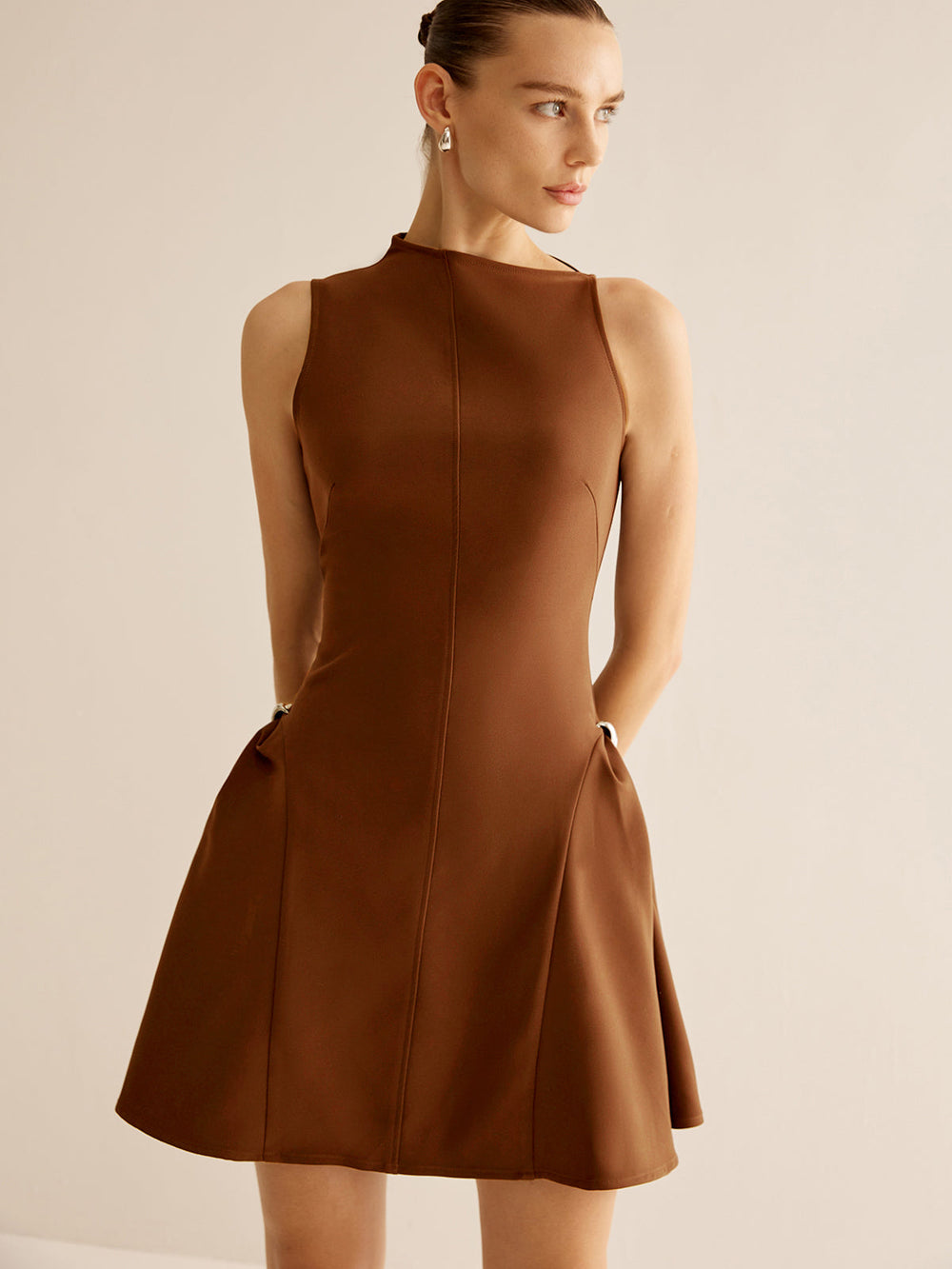 Robe à Volants avec Col Asymétrique