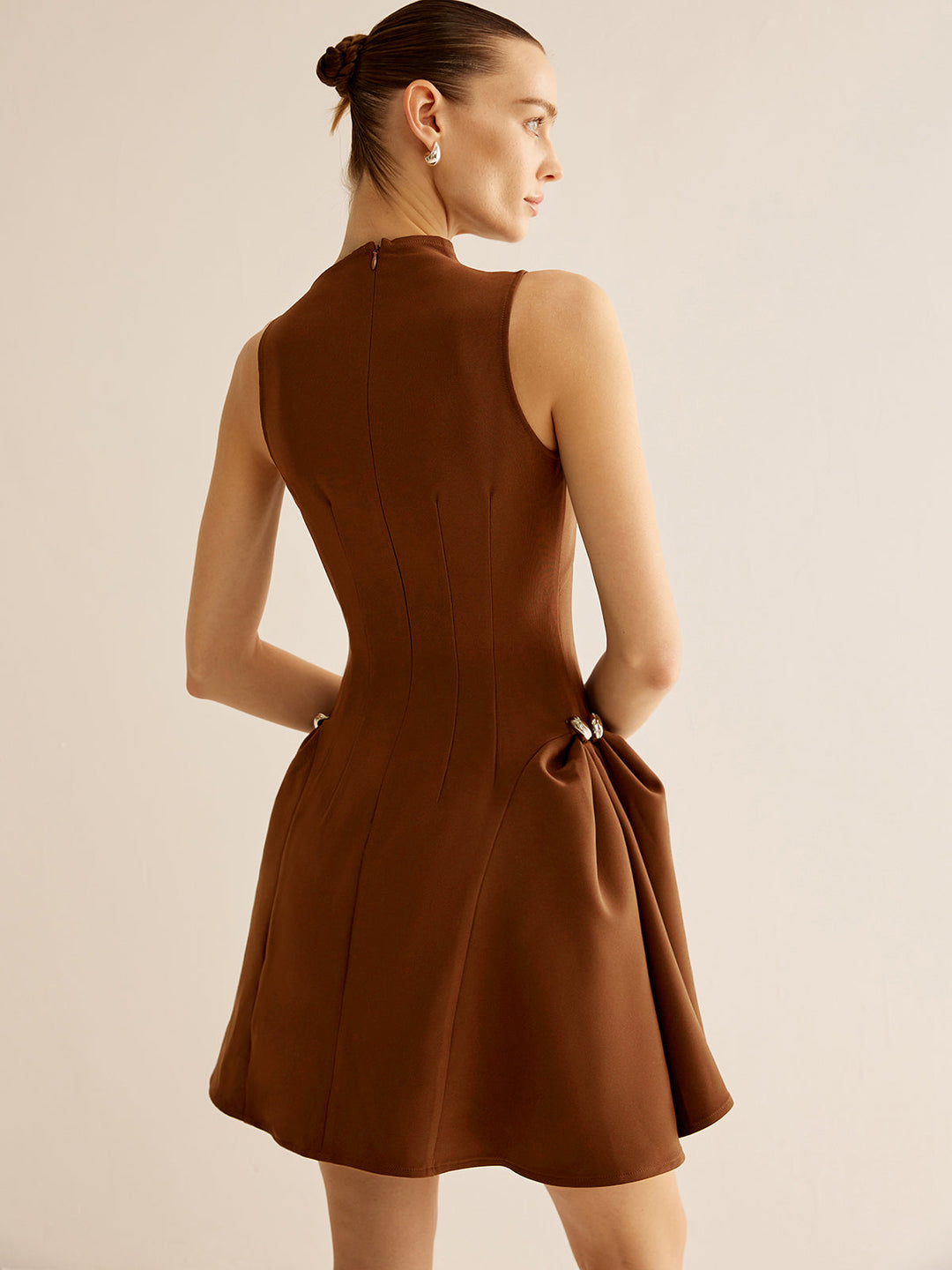 Robe à Volants avec Col Asymétrique