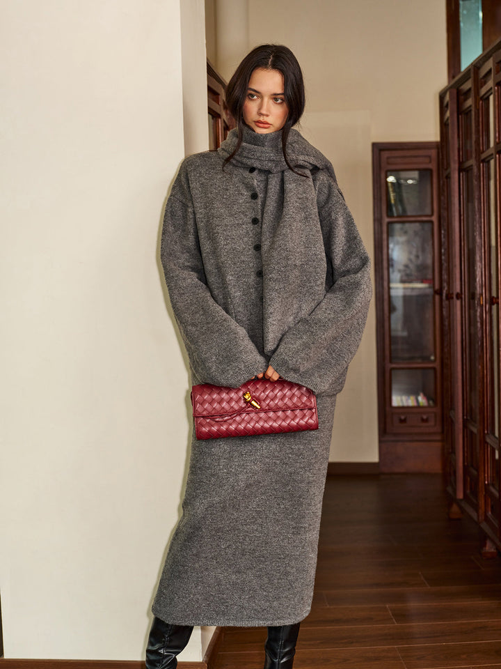 Ensemble pull jupe à bouton uni avec écharpe assortie