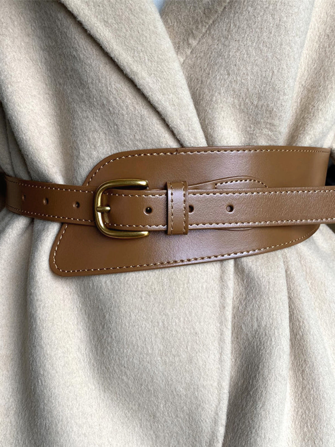 Ceinture Large en Cuir avec Boucle Asymétrique