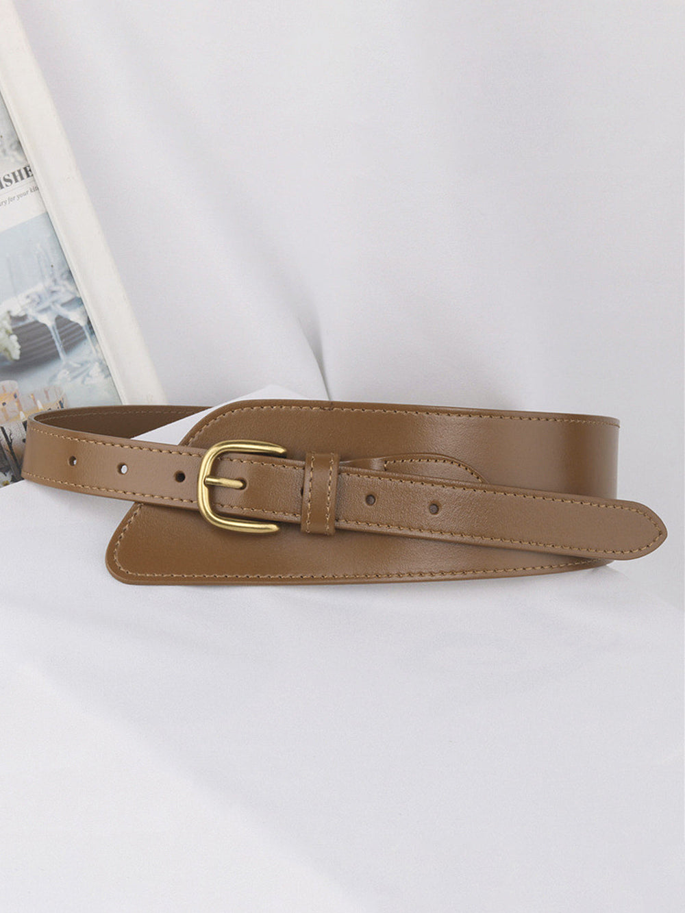 Ceinture Large en Cuir avec Boucle Asymétrique