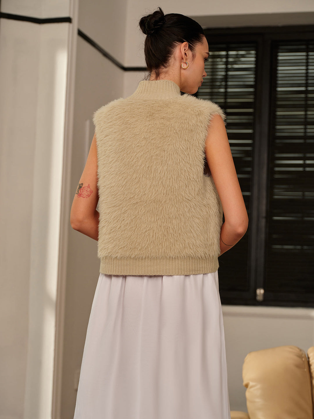 Gilet bouffant à col montant et boutons