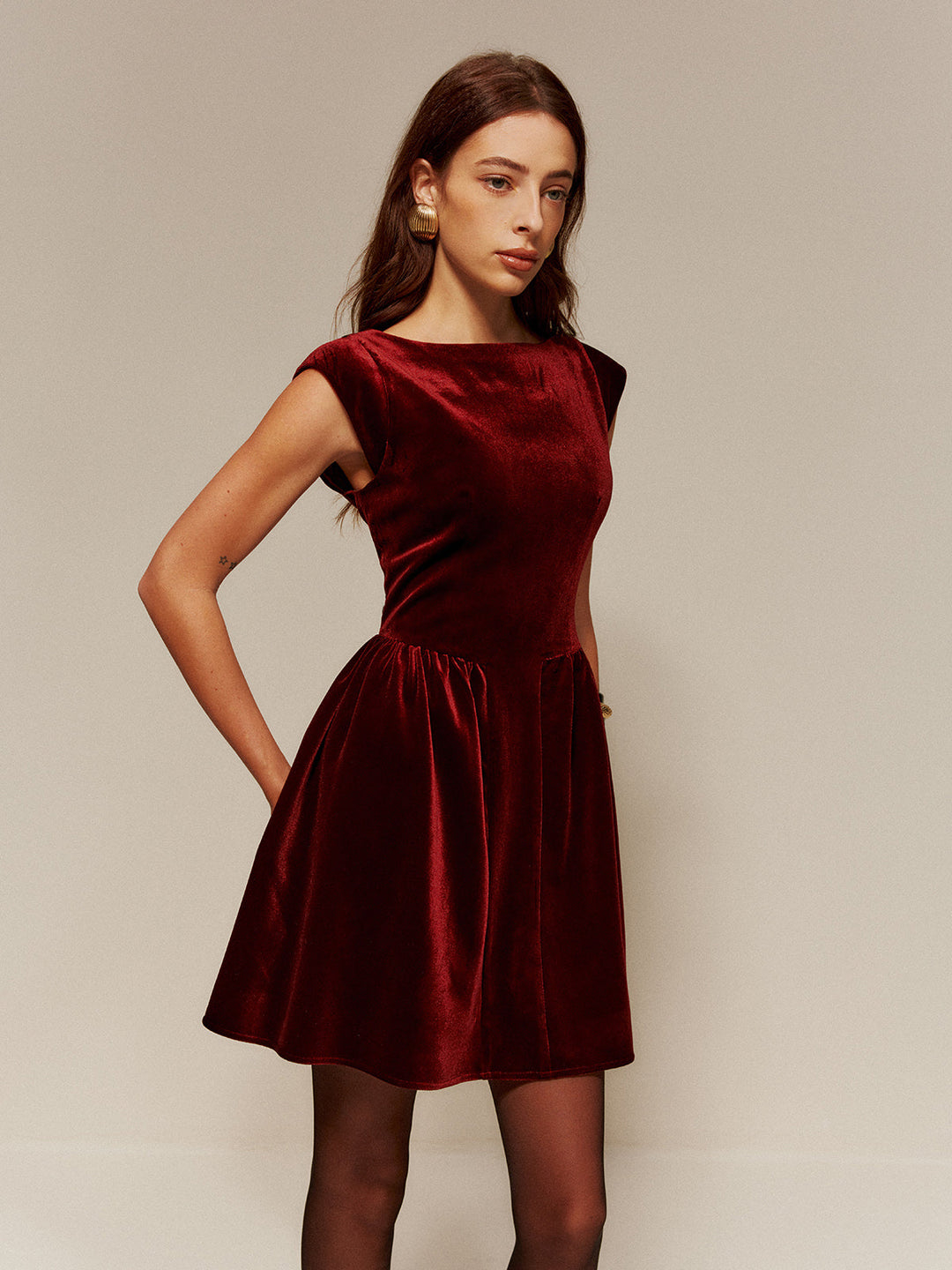 Robe Courte à Bretelles Plissée en Velours