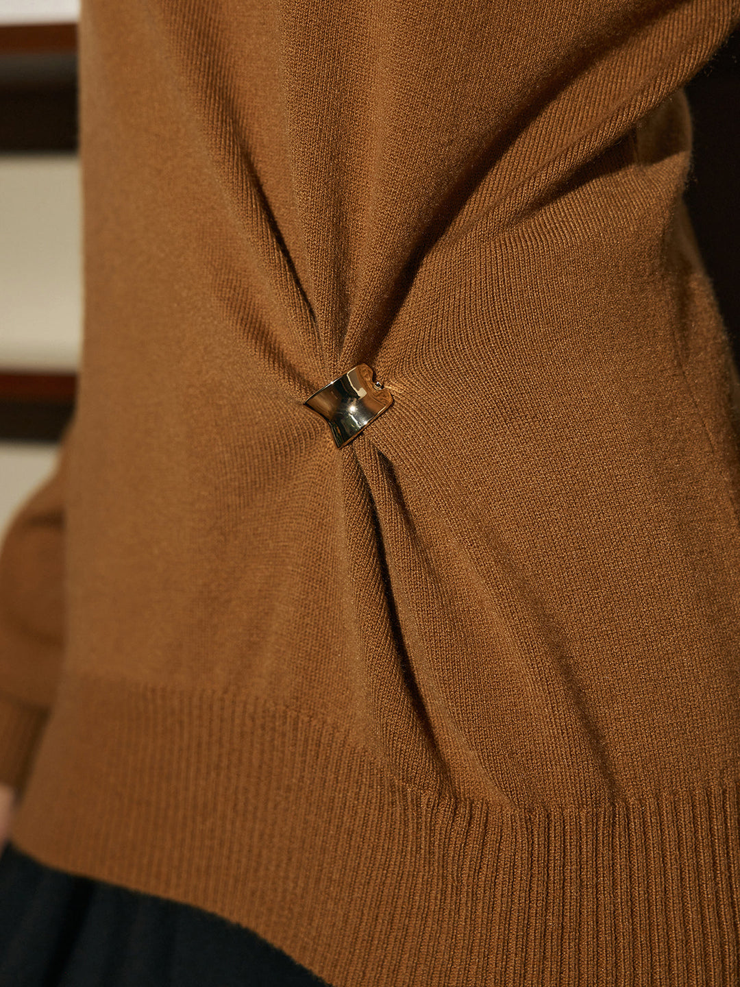 Pull en laine mélangée nouée en métal