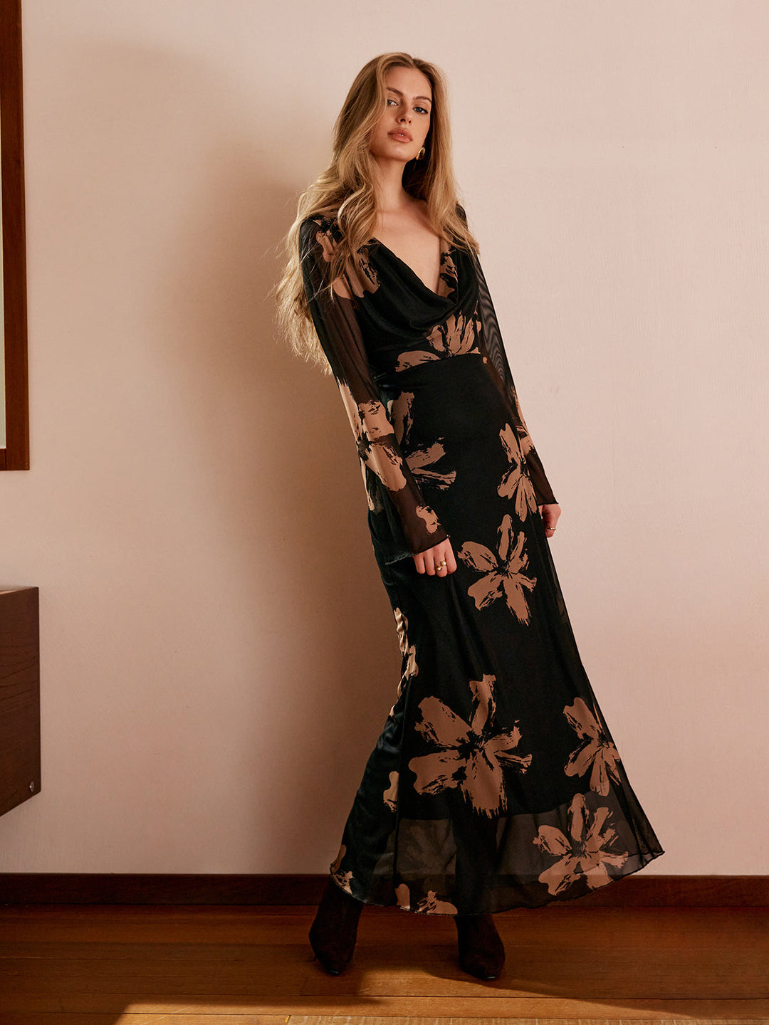 Robe Longue Fleurie à Col Cascade Bohème