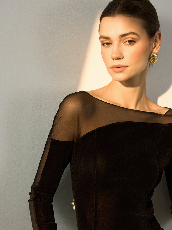 T-shirt ajusté à épaules droites avec détails transparents