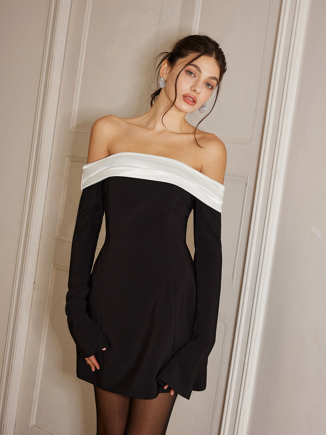 Robe à Manches Évasées à Volants et Bloc de Couleurs